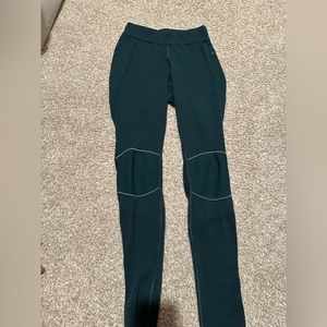 SMARTWOOL MERINO SPORT MOTO
LEGGINGS WOMEN'S S unique style with stretchy knees!